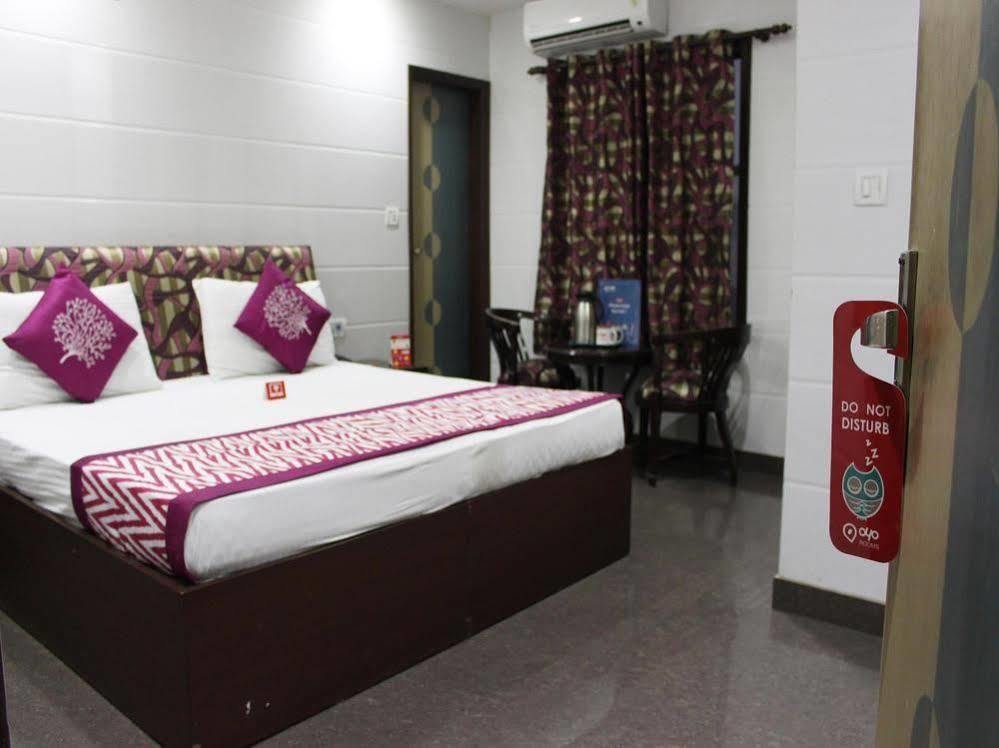 Oyo 2705 Hotel Preet Palace New Delhi Eksteriør billede