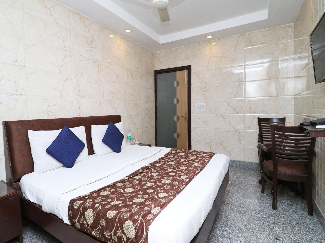 Oyo 2705 Hotel Preet Palace New Delhi Eksteriør billede