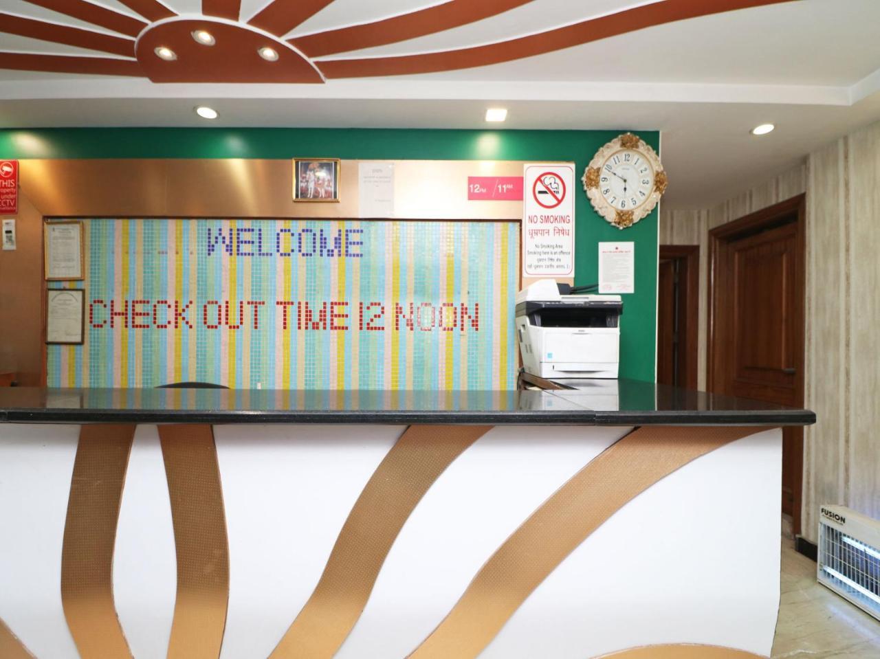 Oyo 2705 Hotel Preet Palace New Delhi Eksteriør billede