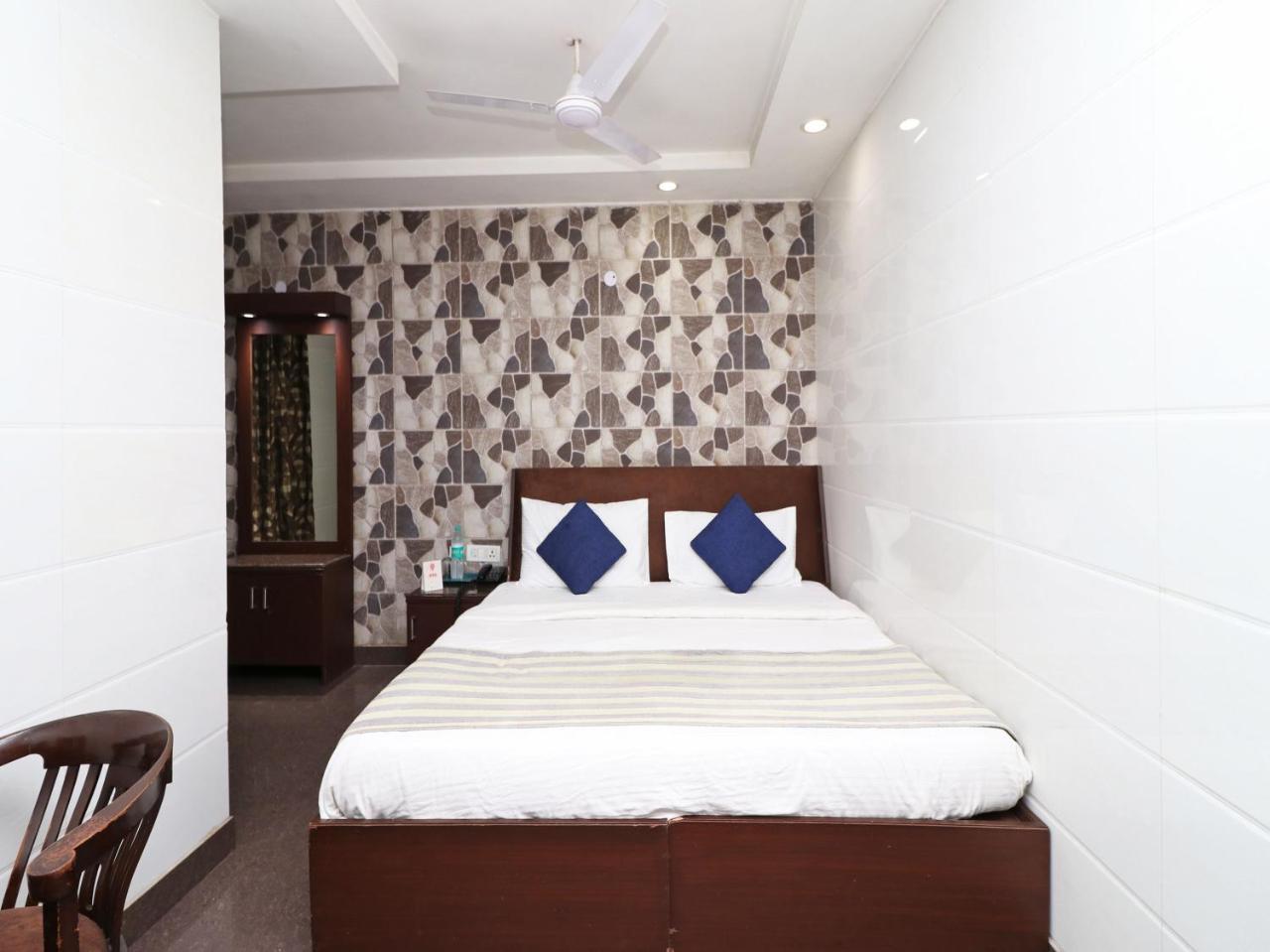 Oyo 2705 Hotel Preet Palace New Delhi Eksteriør billede