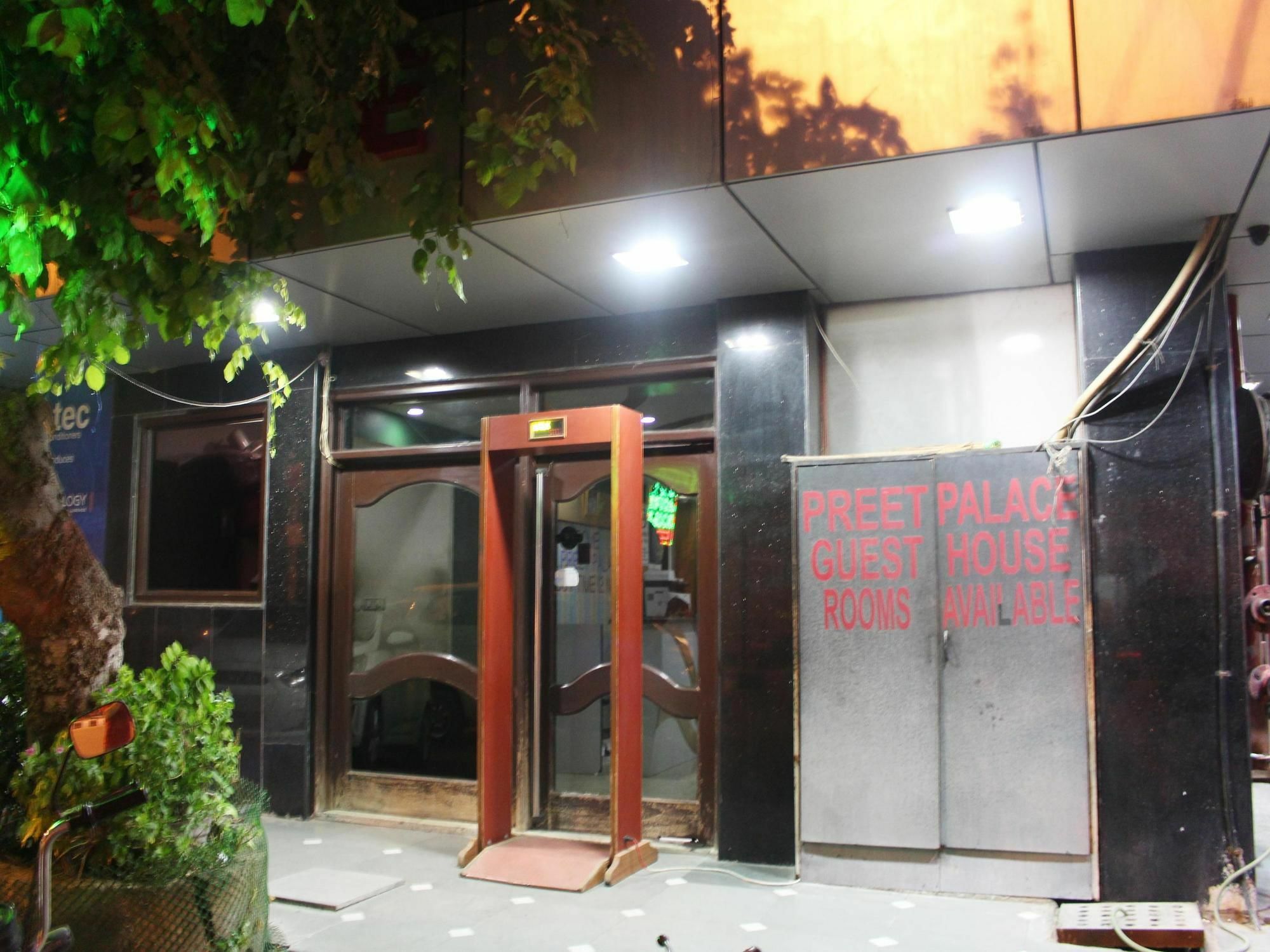 Oyo 2705 Hotel Preet Palace New Delhi Eksteriør billede
